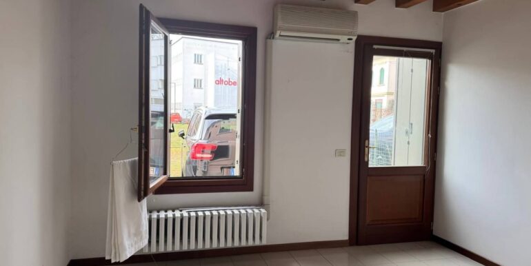 8c71637f-439d-4c8b-933e-65df3a20c853