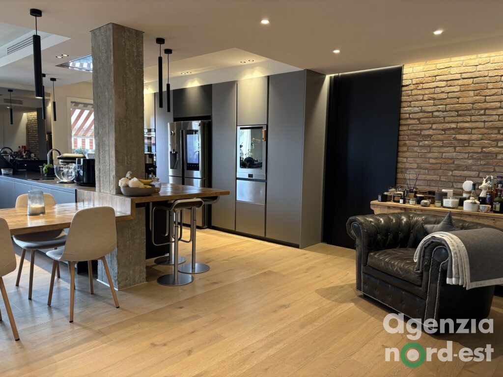 appartamento in vendita a Mestre in Via Paruta con ampia terrazza